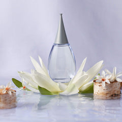 Alfred Sung Shi close-up reveals rose and lemon notes for everyday freshness.