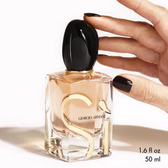 Armani Beauty Si EDP Freesia note close-up, crisp bloom for a vibrant scent.