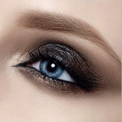 Artisan L'uxe Beauty Velvet Jumbo Eyeliner Pencil smudge-tip enables brushless blending for seamless smokiness.
