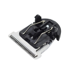 Audoc Clipper blade heat-resistant-use image highlights cooler operation during grooming sessions.