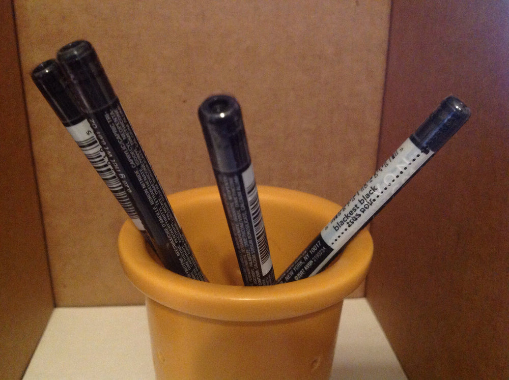 AVON Glimmersticks eye liner Blackest Black creates bold definition for dramatic eyes.