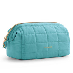 BAGSMART makeup bag wide opening for easy access to cosmetics.