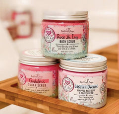 Bella & Bear Unicorn Dreams whipped soap foam forms a creamy lather for refreshing showers.