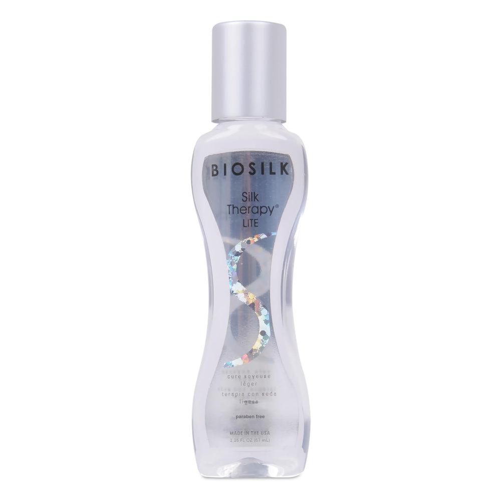 BioSilk Silk Therapy Lite envase vertiendo producto para un acabado ligero