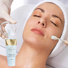 Botanic Tree Glycolic Face Wash scrub beads indicate gentle exfoliation and pore refinement.