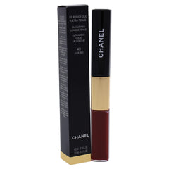 Chanel Le Rouge Duo Ultra Tenue liquid color swatch close-up showing smooth application