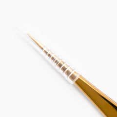CHAZÓN tweezers in use for eyebrow shaping and precise facial-hair management