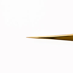 CHAZÓN wear-resistant gold tweezers designed for daily grooming and reliable performance