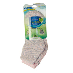 Cloudz Aloe Vera infusion close-up highlights skin moisturizing benefits during use.