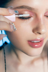 Colorgram liquid glitter eyeshadow closeup highlights multi-sized pearls and luminous finish.