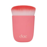 DAE Fairy Duster brush closeup shows seamless root blending for quick refresh.