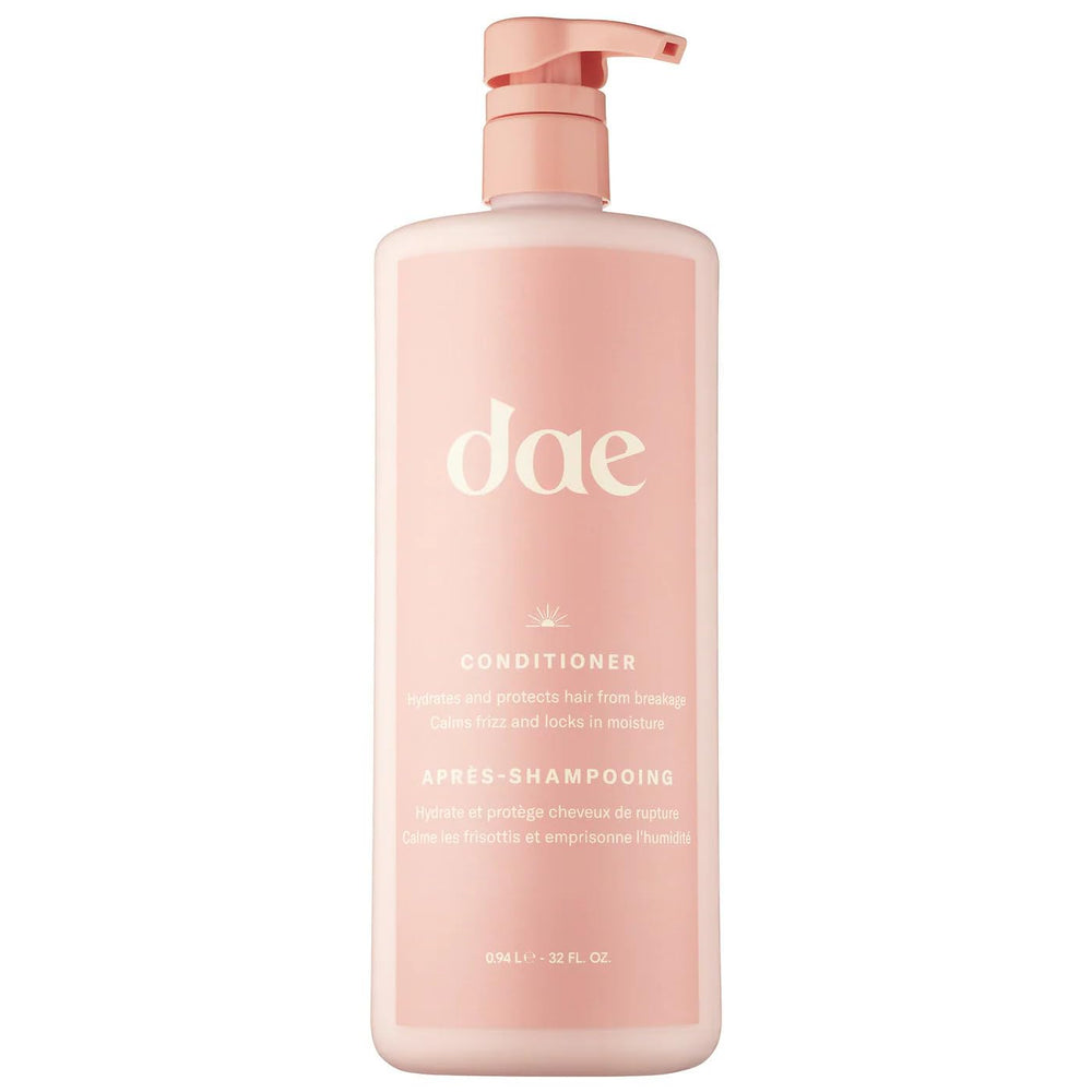 DAE Signature Conditioner bottle front displaying premium hydration
