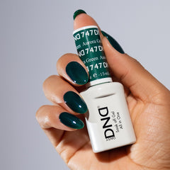 Daisy DND Auora Green gel polish swatches show deep holiday jade tone.