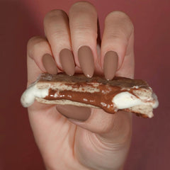 Daisy DND DC lacquer S’mores brown tube demonstrates quick-dry color for chic manicure