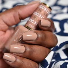 Daisy DND Freckle 312 nail lacquer swatch showing creamy nude finish.