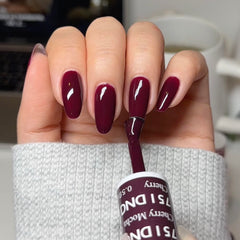 Daisy DND Gel Lacquer Duo Display showcases the chip-free polish pairing.