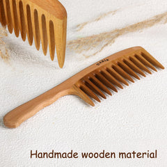 Darık Profesyonel Ahşap anti-static comb reduces static for frizz-free styling.