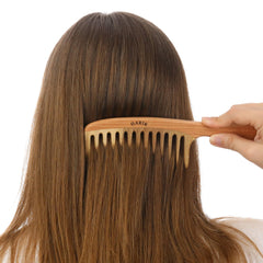 Darık Profesyonel Ahşap vintage-style wooden comb for classic grooming and eco-friendly use.