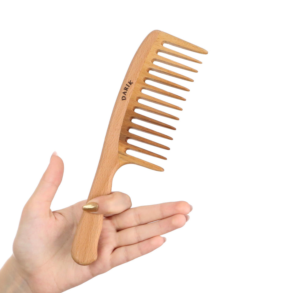 Darık Profesyonel Ahşap wide tooth comb handmade for gentle detangling and smooth styling.