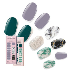 Dashing Diva Gloss Natural Wonder set on nails shows long lasting shine