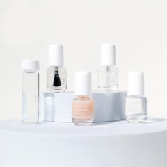 Dazzle Dry colour lacquer application highlights quick-dry pigments for vibrant, chip-resistant color.