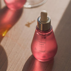 De:maf EGF Peptide Ampoule application close-up demonstrates easy, even coverage.