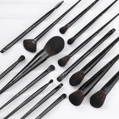 Docolor foundation brush obsidian black delivers smooth liquid foundation coverage