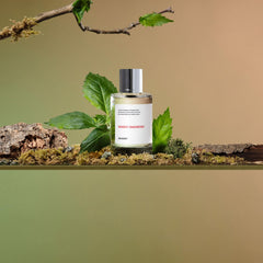 Dossier Woody Oakmoss packaging box highlights vegan paraben-free fragrance
