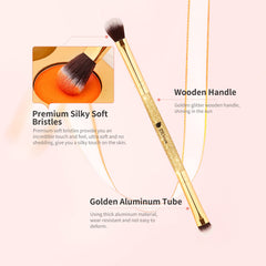 DUcare eyeliner brush fine tip for clean, sharp lines.