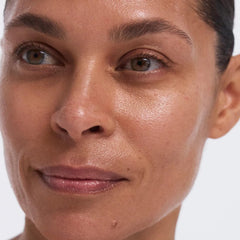 EarthsCure nano peptides cream texture close-up reveals silky hydration.
