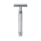 Edwin Jagger DE89LBLAMZ razor head close-up showing precise control for a smooth shave.