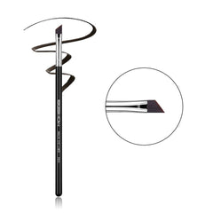 EIGSHOW Eyeliner Brush slanted angle handle enables smooth control during application.