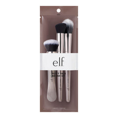 Pincel Putty Primer de elf para recoger y difuminar la fórmula con acabado suave.
