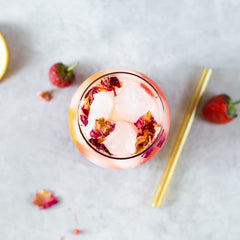 Erbology rose petals close-up—Damask rose origin and antioxidant-rich extract.