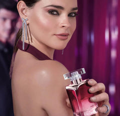 ESIKA Vibranza perfume cap close-up showing premium packaging and luxe appeal.