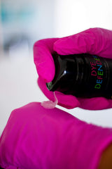 FRAMAR Dye Defender creates skin barrier to prevent hair dye stains at the hairline.