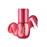Fwee 3D Voluming Gloss Lychee application on lips delivers instant shine and smoothness.