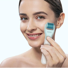 Gdbanlimi derma roller storage case keeps heads clean and organized.