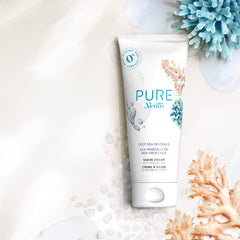 Gillette Venus PURE paraben- and dye-free label on bottle informs gentle formula.
