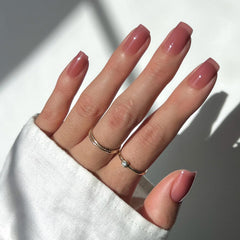 Glamnetic Dusty Pink Nails kit – close-up of glossy press-ons offering durable, salon-quality shine.