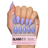 Glamnetic únas postizas azul lavanda en forma almendra con brillo para look diario