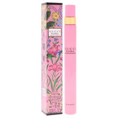 Red berries note close-up in Gucci Flora Gorgeous Gardenia for a vibrant daytime scent.