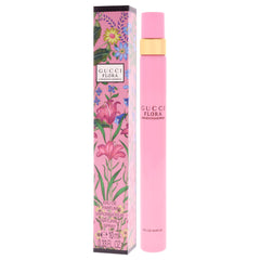 Travel-friendly Gucci Flora Gorgeous Gardenia spray on-model demonstration for easy application.
