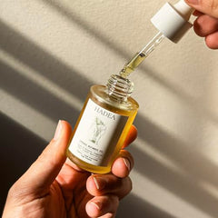 HADEA Cyperus Rotundus Oil dropper pours, showing high-potency application.