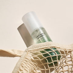 HARUHARU Wonder Black Bamboo Mist beta-glucan close-up suggests firmer, smoother skin.
