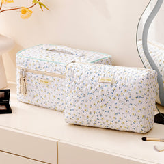 HBselect quilted makeup bag zipper close-up, gold-plated pull enhances durability and ease.