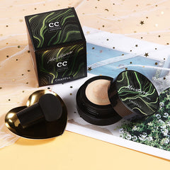 Hilareco mushroom sponge wet expansion demonstrates natural, seamless makeup when damp.