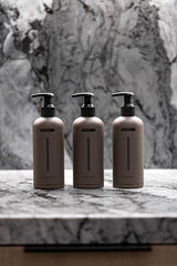 HygieneLab Mens Shampoo packaging close-up — fragrance-free and clean labeling.