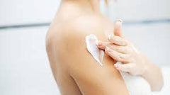 Indio Papago Tepezcohuite Cream application on hand demonstrates facial and body use.