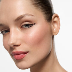 Inglot AMC Eyeliner Gel precision applicator enables clean, sharp lines.